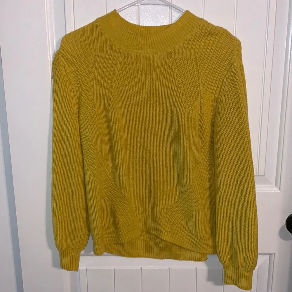 Yellow sweater - Picture 1 of 2